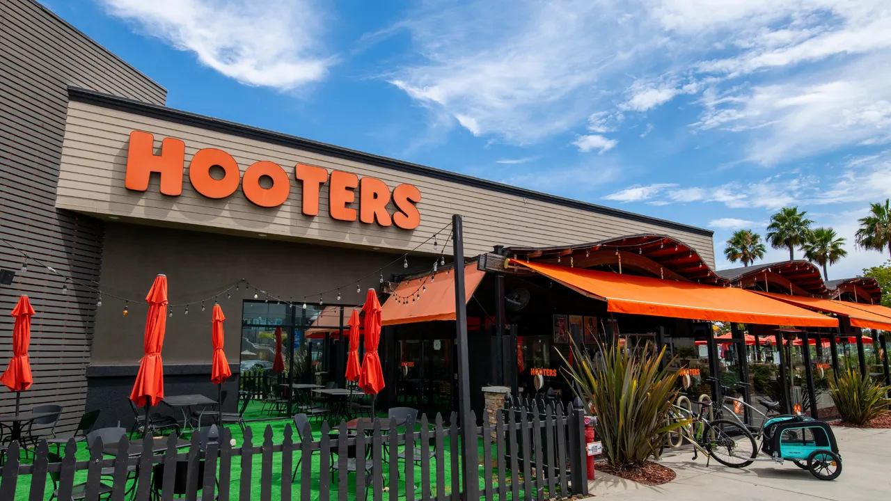 La chute de Hooters